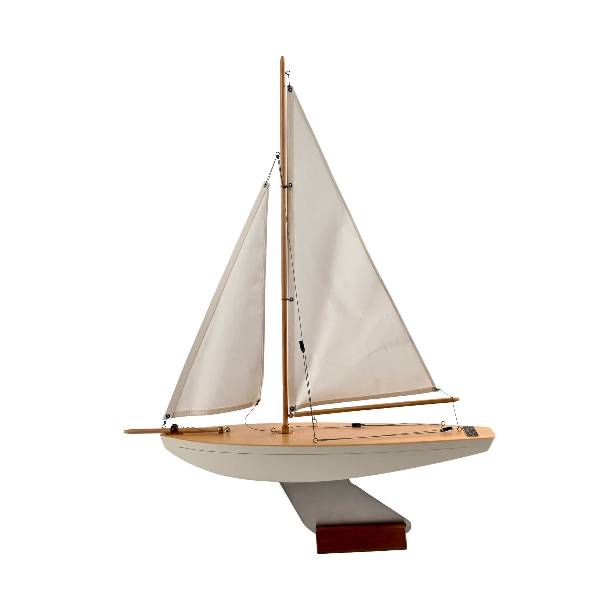 kingfisher-pond-yacht